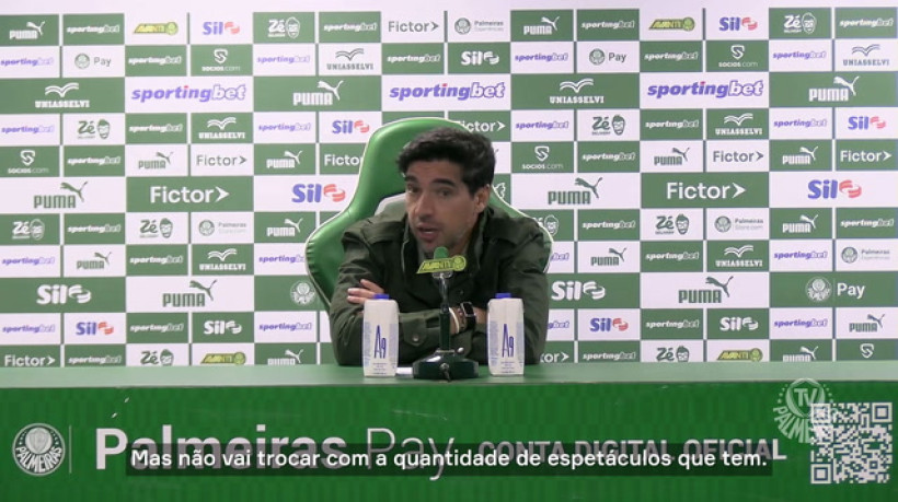 Após vitória sobre o Grêmio, Abel comenta estado do gramado no Allianz