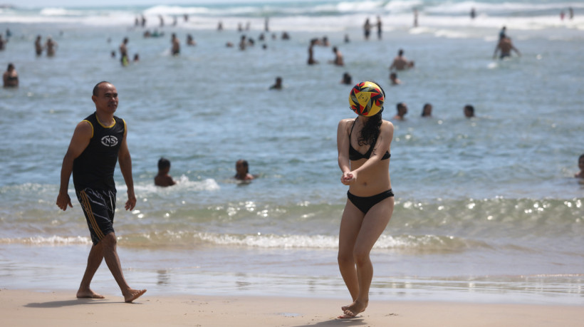 20 dos 33 pontos monitorados nas praias de Fortaleza estão próprios para banho
