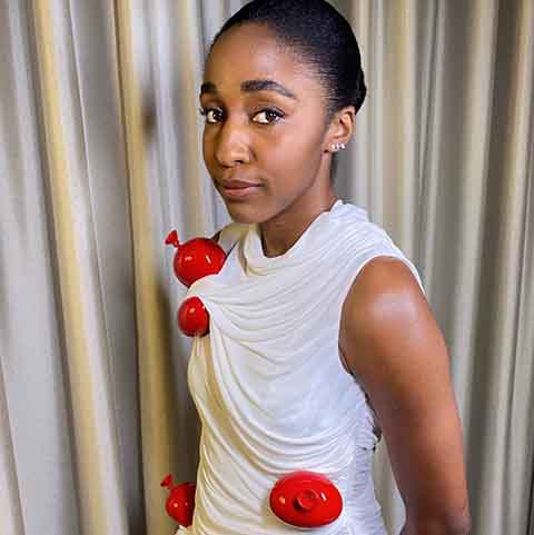 No dia 15/07, Edebiri apareceu entre as indicadas nas categorias de Melhor Atriz Coadjuvante em Série de Comédia e Melhor Direção, ambas pela série “O Urso”.
