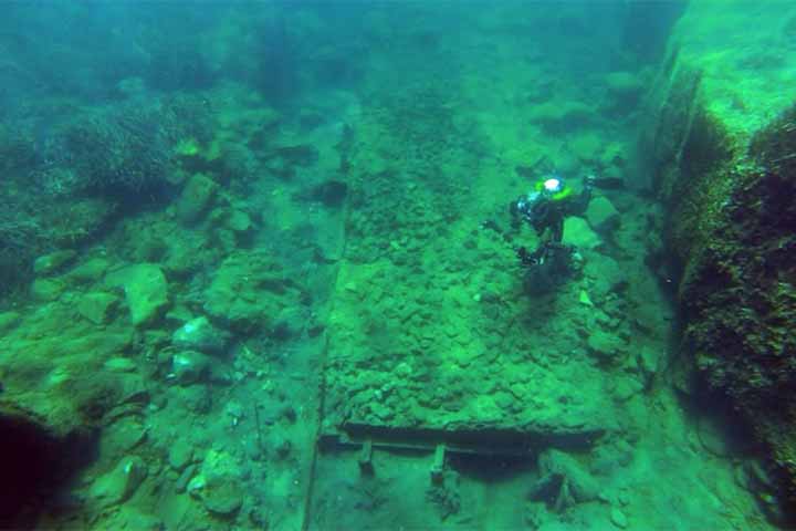 Por haver poucos indícios da presença dos exércitos dos césares, acreditava-se que os romanos nunca tinham se fixado na região, de forma concreta, mesmo após a conquista. 