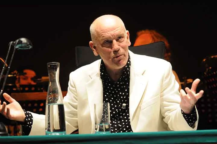 Como uma pessoa que navega entre o teatro, cinema e televisão, não há ninguém mais inspirador do que o fundador da Companhia de Teatro Steppenwolf. O que ele fez no palco como ator e o que ele fez como diretor no teatro, assim como no cinema. Também é um ator de cinema de capacidades incríveis. Eu fiquei honrado por ele ter vindo, concluiu.
