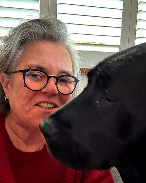 Eu nunca fui uma pessoa que pensou que iria se mudar para outro país, mas decidi que seria o melhor para mim e meu filho de 12 anos. E aqui estamos, declarou em vídeo no Tik Tok, na qual revelou sua decisão para os fãs.