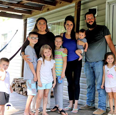 Em cada um dos episódios, Supernanny visitava uma família diferente para aplicar métodos disciplinares e de entretenimento que visavam tornar o ambiente doméstico melhor.
