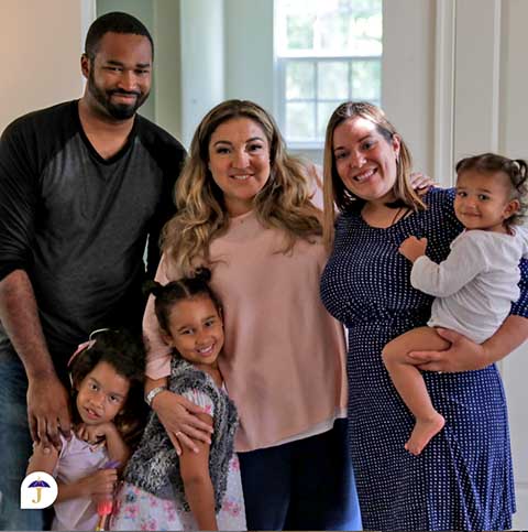 No reality show britânico, entre 2004 e 2011, ela auxiliava os pais na missão de criar os filhos, recorrendo a técnicas de disciplina, mas procurando não perder a afetuosidade. 

