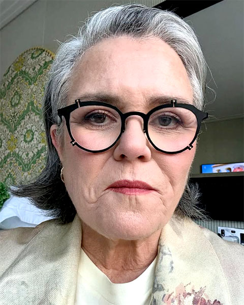 Ela é uma ameaça à humanidade e deve permanecer no maravilhoso país da Irlanda, se eles a quiserem. DEUS ABENÇOE A AMÉRICA!, acrescentou.