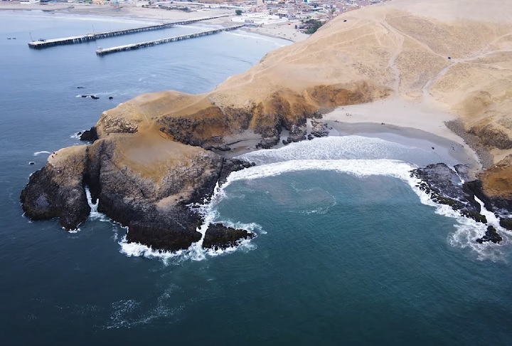 Barranca também se destaca por suas praias e falésias, que atraem visitantes em busca de lazer e belezas naturais. 