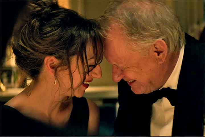 Skarsgård é reconhecido por sua capacidade de se adaptar a papéis complexos - de vilões a figuras paternas ou de personagens melancólicos 