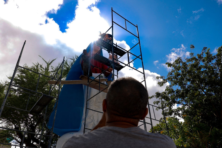 Reconstrução da nova estátua Nossa Senhora de Nazaré