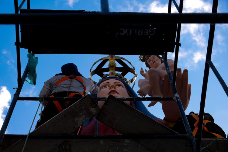 Junior Bras,36 artista plástico, Cícero Ricardo, 45 artista plástico, Kartegeanes Alencar, 43 artista plástico. Reconstrução da nova estátua Nossa Senhora de Nazaré