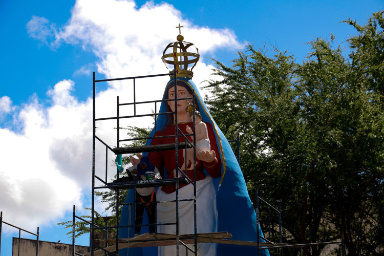 Reconstrução da nova estátua Nossa Senhora de Nazaré