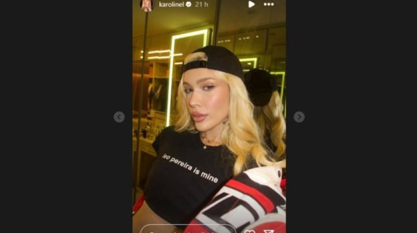 Influencer namora com zagueiro do Rubro-Negro e costuma personalizar roupas para assistir partidas da equipe