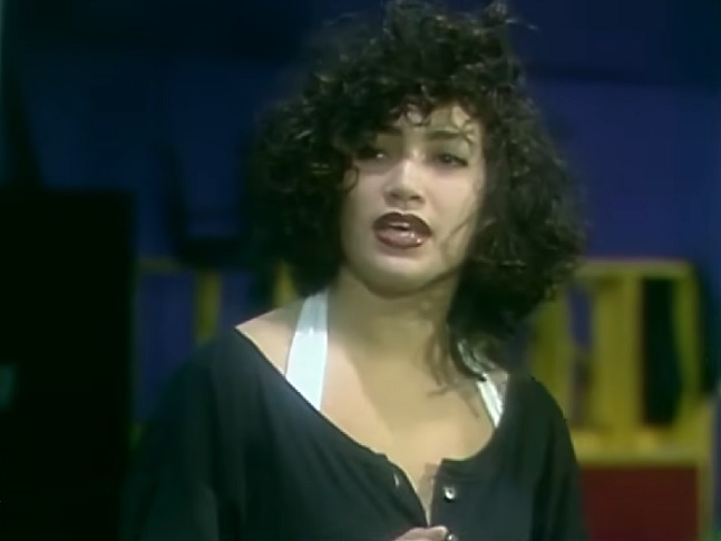 No início dos anos 1990, interpretou uma dançarina na série de comédia In Living Color.