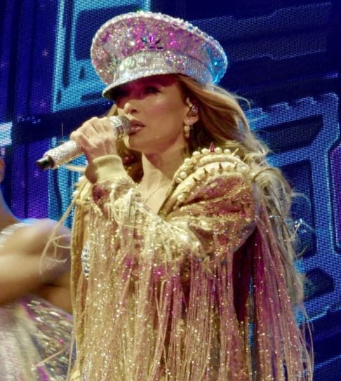 A partir daí, J.Lo se consolidou como uma estrela do pop e do R&B lançando sucessos como Jenny from the Block, On the Floor e Dance Again. 