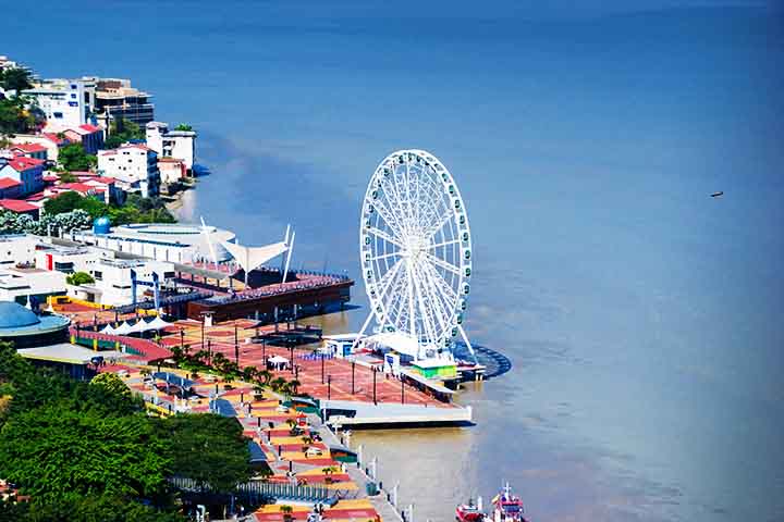 Guayaquil, Equador: Localizada às margens do rio Guayas, Guayaquil é o principal porto do Equador, recebendo diversos cruzeiros que exploram a costa do Pacífico sul-americano.
