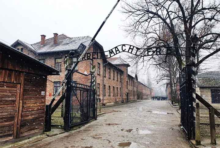 O Auschwitz Memorial (Polônia) fica no local do campo de concentração de Auschwitz, o maior dentre o extermínio nazista. Estima-se que mais de 1,5 milhão de pessoas morreram lá, entre 1940 e 1945.