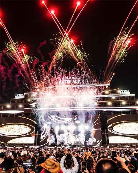 Ao longo dos anos, a estrutura do evento se modernizou. Atualmente, a arquibancada ao redor da arena é considerada a maior da América Latina, com praça de alimentação internacional, camarotes sofisticados e tecnologia de ponta, como o sistema de pontuação “scoring system” usado em competições. 
