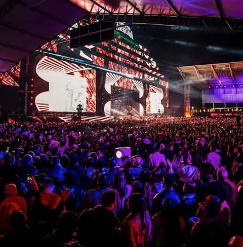 Na edição de 2025, a 37ª da história, a festa contou com o seu maior palco, com cerca de 30 m de largura e mil lâmpadas de LED. Assim, inaugurou uma nova era visual e sonora para os shows.