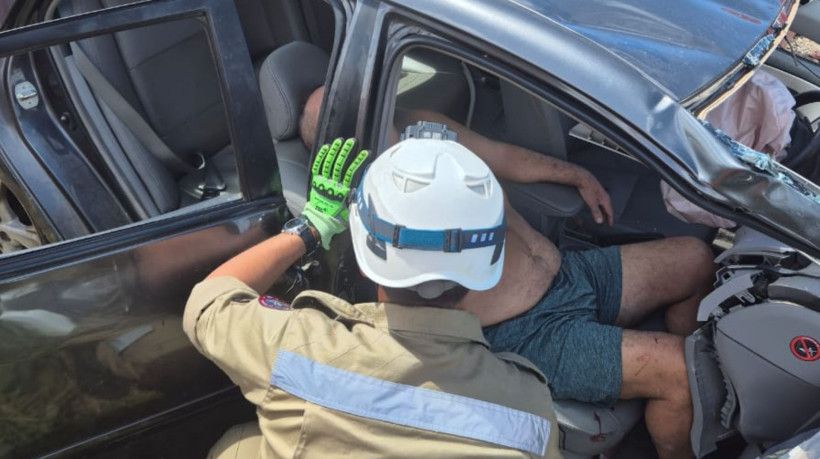 Quatro pessoas ficaram feridas em colisão de trânsito, em Caucaia, nesta segunda-feira, 28