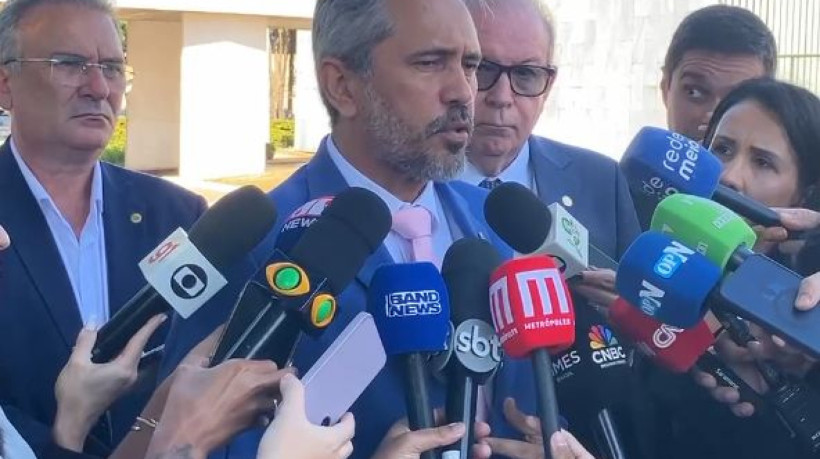 Elmano de Freitas concede entrevista após a reunião do governo e empresários cearenses com Geraldo Alckmin