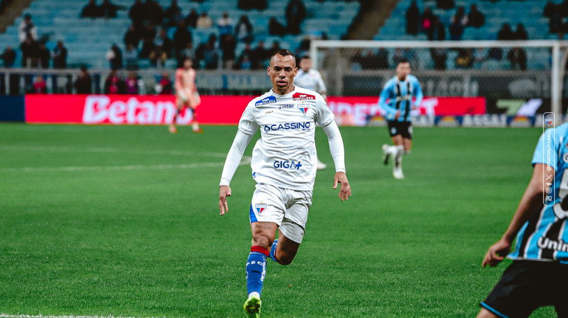 Breno Lopes, atacante do Fortaleza, durante jogo contra o Grêmio