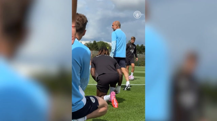 Guardiola recebe jogadores de volta após férias no Manchester City 