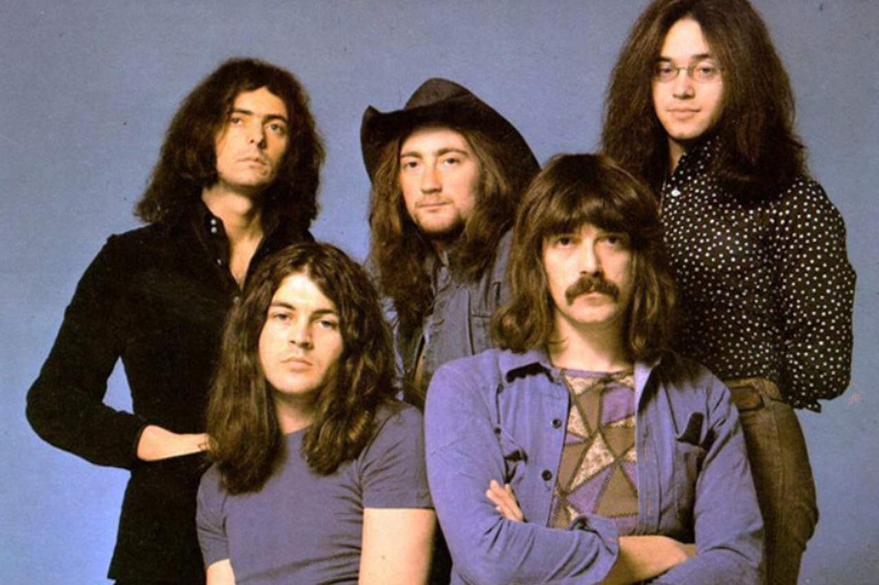 Fechando esse seleto grupo de bandas históricas do rock mundial dos anos 1970, está o Deep Purple, um dos pioneiros do heavy metal. Ela surgiu em 1968 e ao longo dos anos passou por diversas mudanças em sua formação.