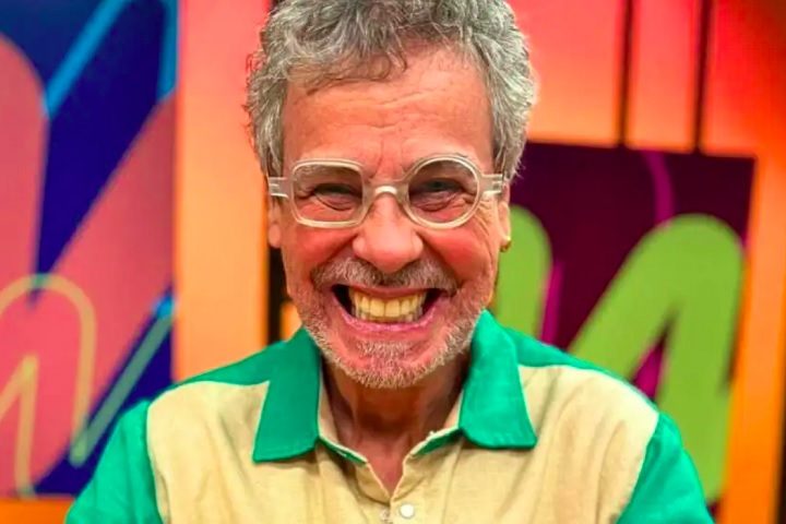 O dançarino e coreógrafo Carlinhos de Jesus foi às redes sociais nesta segunda-feira (28/07) para explicar o uso recente de cadeira de rodas e muletas. 