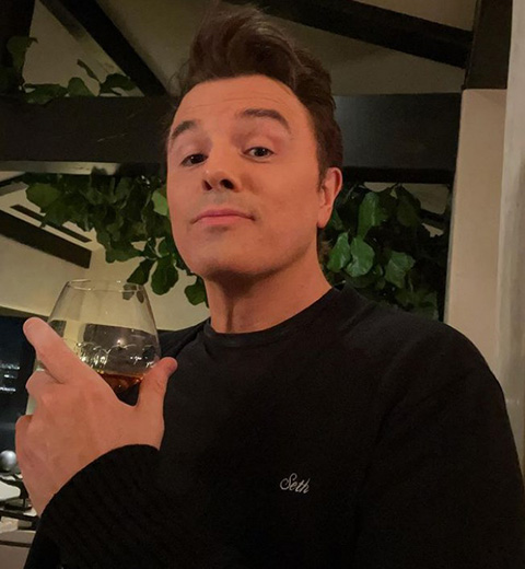 Seth MacFarlane - O criador das séries Uma Família da Pesada e American Dad , nascido em Connecticut, foi criado por católicos, mas não crê em Deus e costuma fazer piadas sobre religião nos programas.   