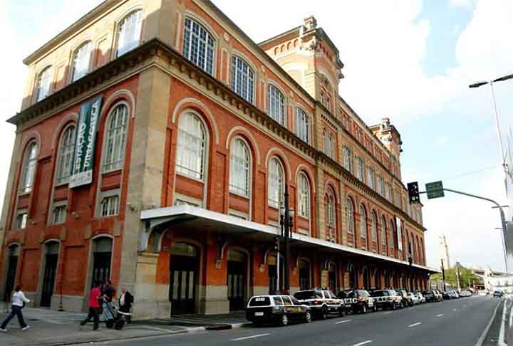 O Memorial da Resistência de São Paulo é o maior museu de história dedicado à memória política das resistências e da luta pela democracia no Brasil. Foi relançado em 24 de janeiro de 2009.