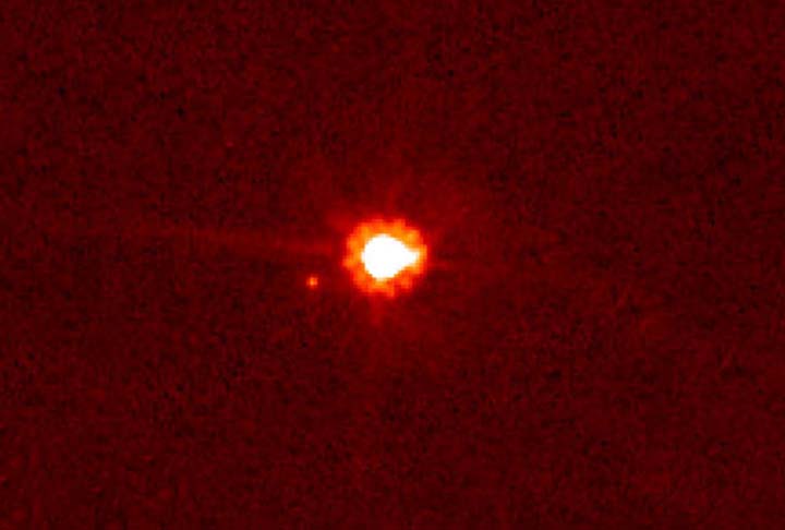 No dia 29/7/2005, brasileiros integraram a equipe de 62 pesquisadores que revelou um objeto celeste nos confins do Sistema Solar. Era o planeta anão Éris, a cerca de 15 bilhões de quilômetros da Terra.