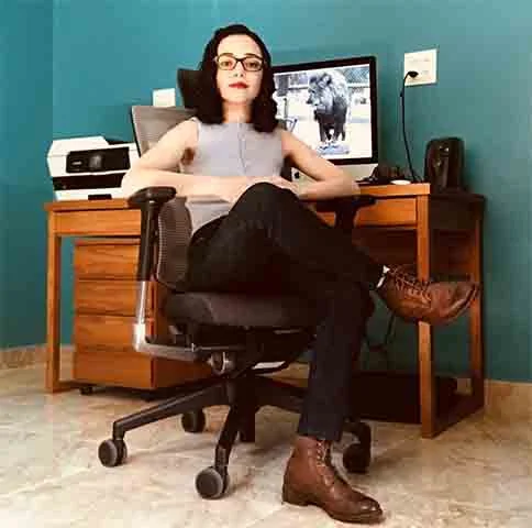 Desde muito jovem, ela demonstrou talento para o desenho. Na escola, recebia encomendas de professores e funcionários. 
