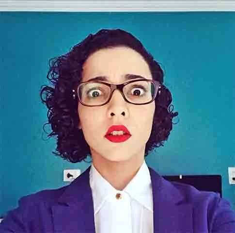 O primeiro trabalho editorial da artista brasileira foi publicado em 2009, na revista “Luluzinha Teen e Sua Turma”, uma versão em estilo mangá da personagem de quadrinhos e desenhos animados Luluzinha.
