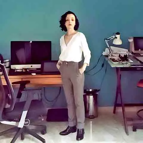 Em 2015, ela recebeu convite da DC Comics para participar da série “Bombshells”, desenhando a Supergirl em traços que rapidamente conquistaram reconhecimento . 
