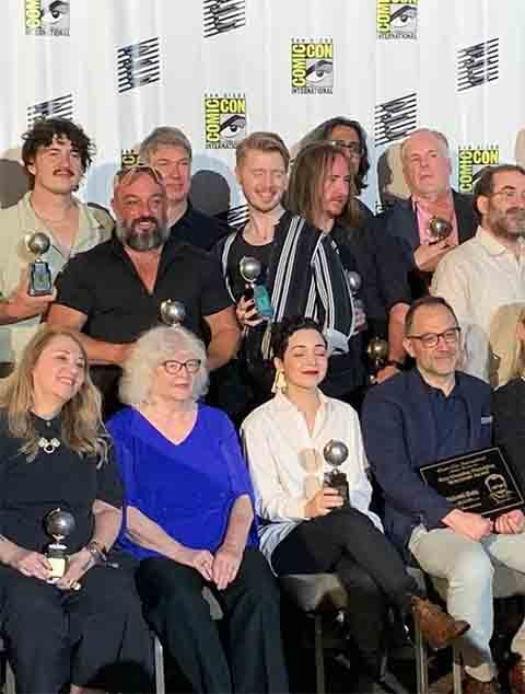 Em “The Dreaming”, por exemplo, ela afirma que cada página dupla representava um quebra-cabeças artístico complexo, exigindo ajustes no traço e ritmo visual conforme o clima do enredo.
