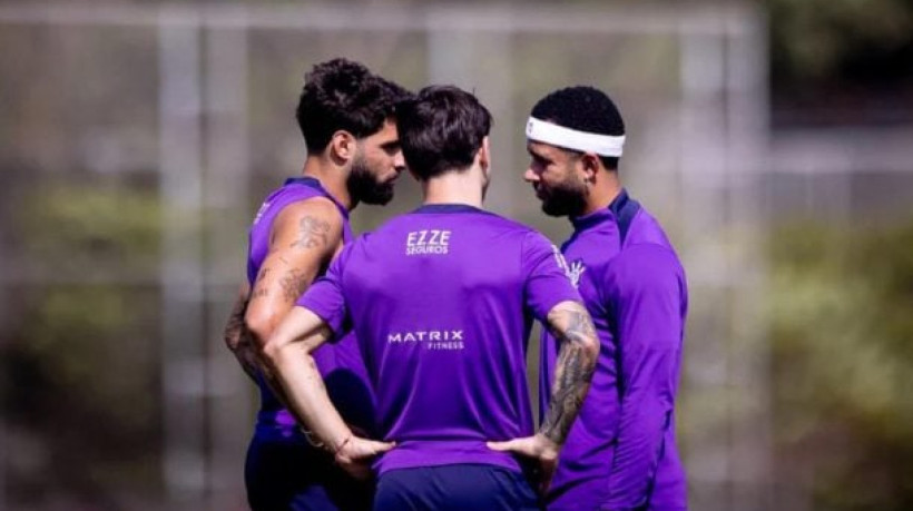 Após meses separados, Garro, Depay e Yuri Alberto voltam a atuar juntos em clássico decisivo pela Copa do Brasil