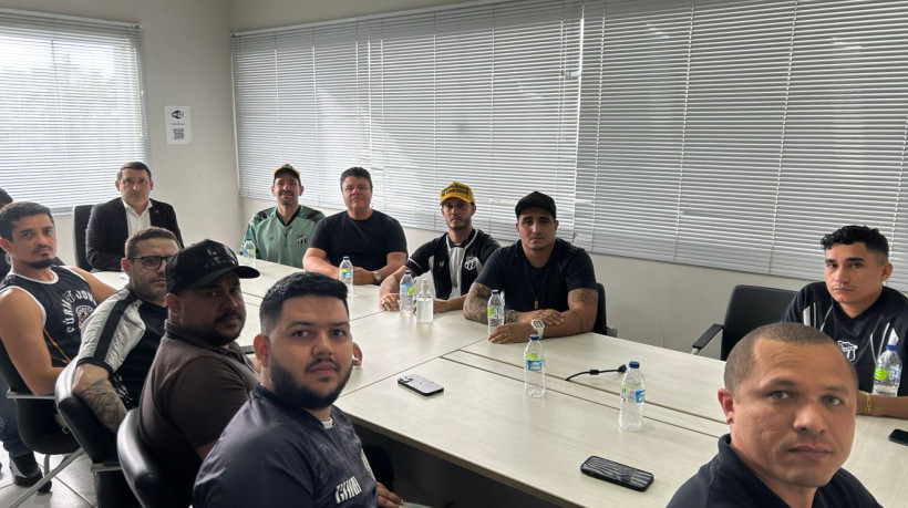 Diretoria jurídica do Ceará se reuniu com torcidas organizadas para reforçar combate à homofobia nos estádios