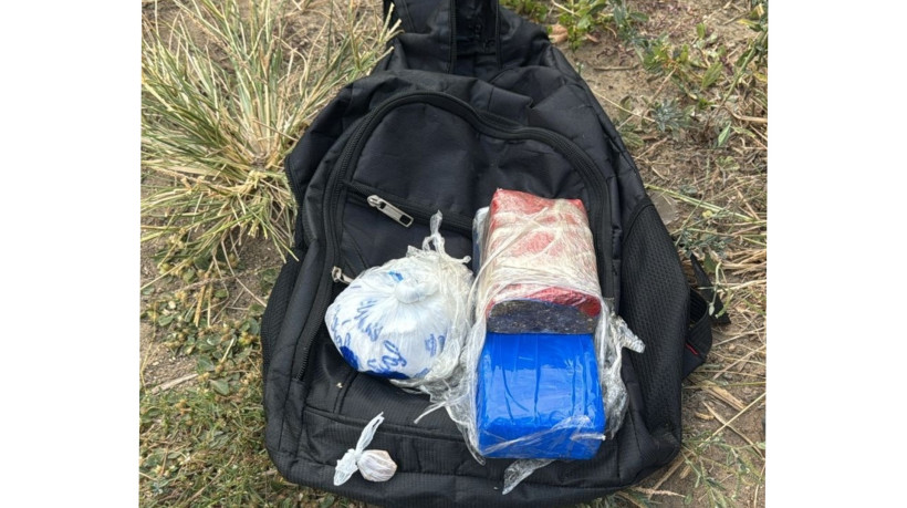 Foram apreendidos 971 gramas de maconha, 383 gramas de cocaína e 3,5 gramas de crack