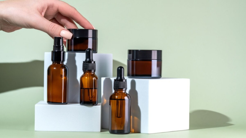 Uma rotina de skincare equilibrada é essencial para a saúde da pele e resultados eficazes (Imagem: Irina Kvyatkovskaya | Shutterstock)