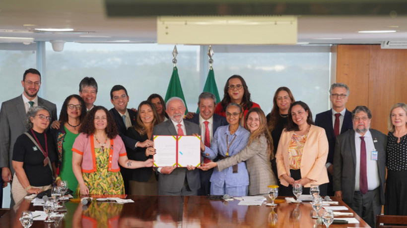 Lula sanciona lei que proíbe teste de cosméticos em animais