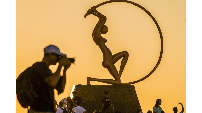 Foto de apoio ilustrativo. A Estátua de Iracema Guardiã, localizada na Praia de Iracema, é uma das principais atrações turísticas na orla de Fortaleza  