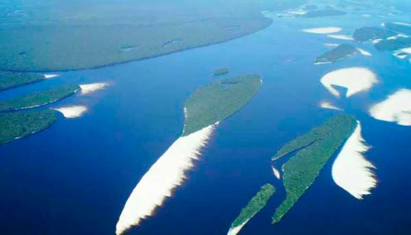 Maior arquipélago em rio: Mariuá (Brasil) - Fica no leito do Rio Negro, no município de Barcelos (AM).  Tem mais de 140 km de extensão, 20 km de largura e possui cerca de 1.200 ilhas. Foi descoberto pela NASA, agência espacial dos EUA, nos anos 1990.  