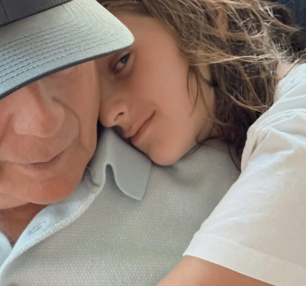 O portal norte-americano The Express Tribune revelou que Bruce Willis teve uma piora na demência  e já entrou numa fase em que não anda nem fala.  A imprensa tem divulgado que o quadro neurológico do ator vem se agravando nos últimos meses. 
