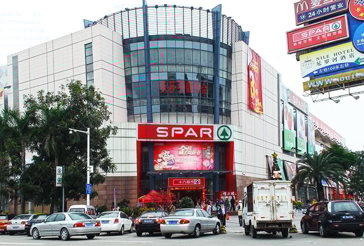 Apesar disso, o shopping tem uma zona que reflete a cultura de outras partes do mundo como a gastronomia e moda da Califórnia e São Francisco, nos EUA; Amsterdã, na Holanda e Paris, na França. E tem umm canal para passeio dos visitantes.