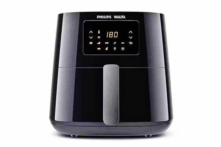 Também é importante garantir que o cesto esteja sempre sendo utilizado, pois ele é fundamental para que o preparo seja feito de forma adequada e segura. Alguns outros materiais, como plásticos não recomendados para uso em altas temperaturas ou vidro não temperado, também devem ser evitados na air fryer, pois podem derreter ou até estourar.