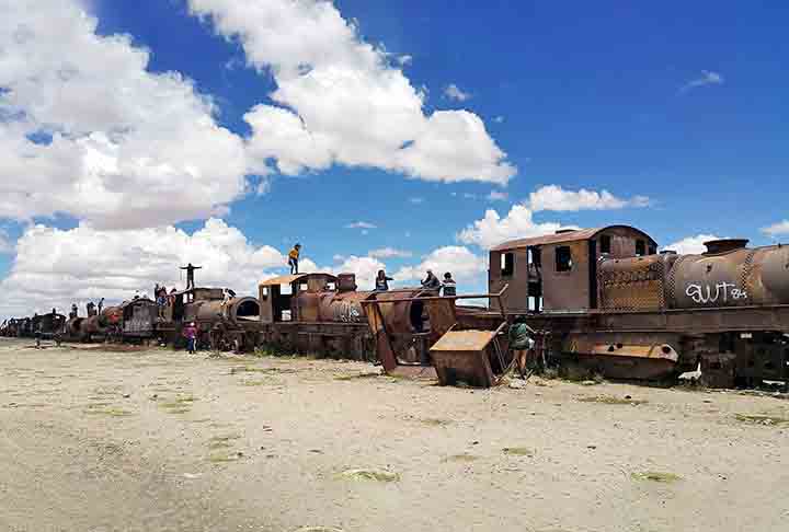 No fim do século XIX, a área foi um importante centro de transporte ferroviário, mas, com o declínio da mineração, os trens foram abandonados, criando um cenário pós-apocalíptico que hoje é muito popular entre os fotógrafos.