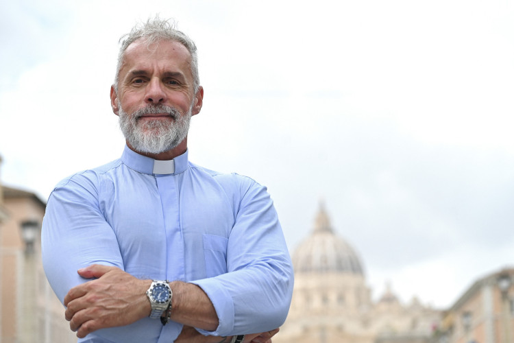 Padre Giuseppe Fusari, cat&oacute;lico italiano e influenciador digital, faz parte do que o Vaticano chama de "mission&aacute;rios digitais" 