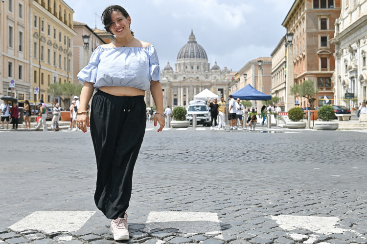 Francesca Parisi, professora italiana e influenciadora religiosa. Ela faz parte de grupo que o Vaticano chama de "mission&aacute;rios digitais" 