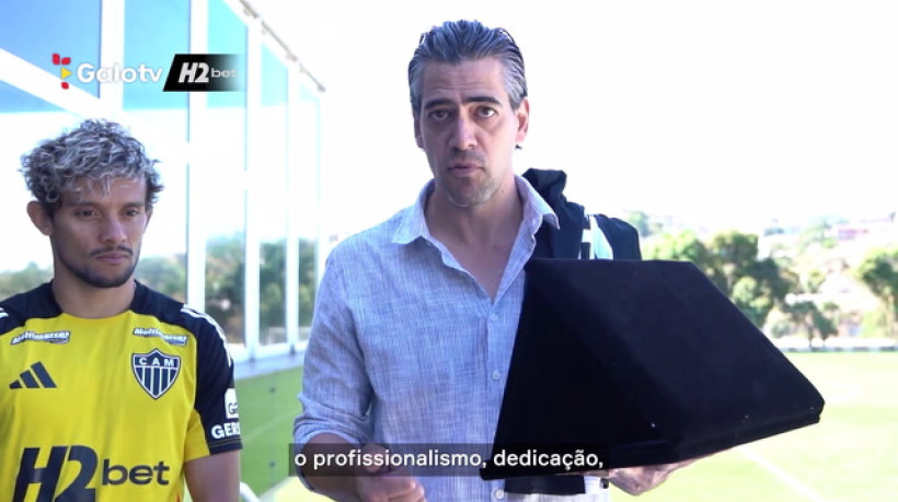 Após chegar aos 100 jogos, Scarpa é homenageado pelo Galo