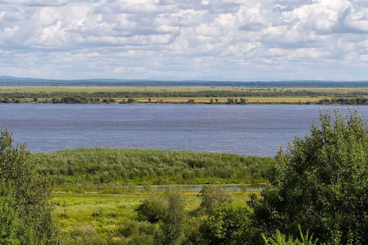 Rio Amur – Marca a fronteira entre a Rússia e a China; sua região é de grande interesse geopolítico e ambiental.
