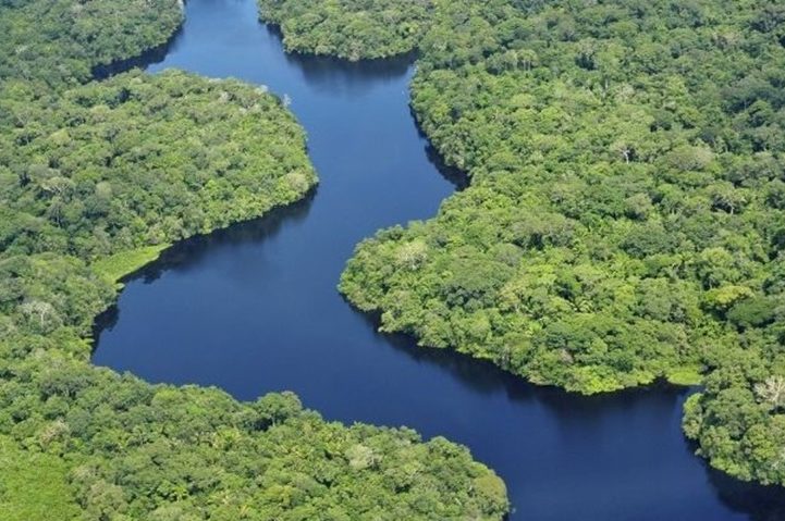 O maior aquífero do mundo é o de Alter do Chão, localizado no Pará, Amapá e Amazonas, e possui mais de 126 km³ de água.